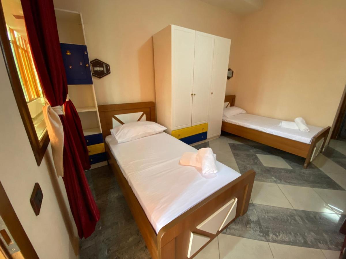 W Bush Square 4*