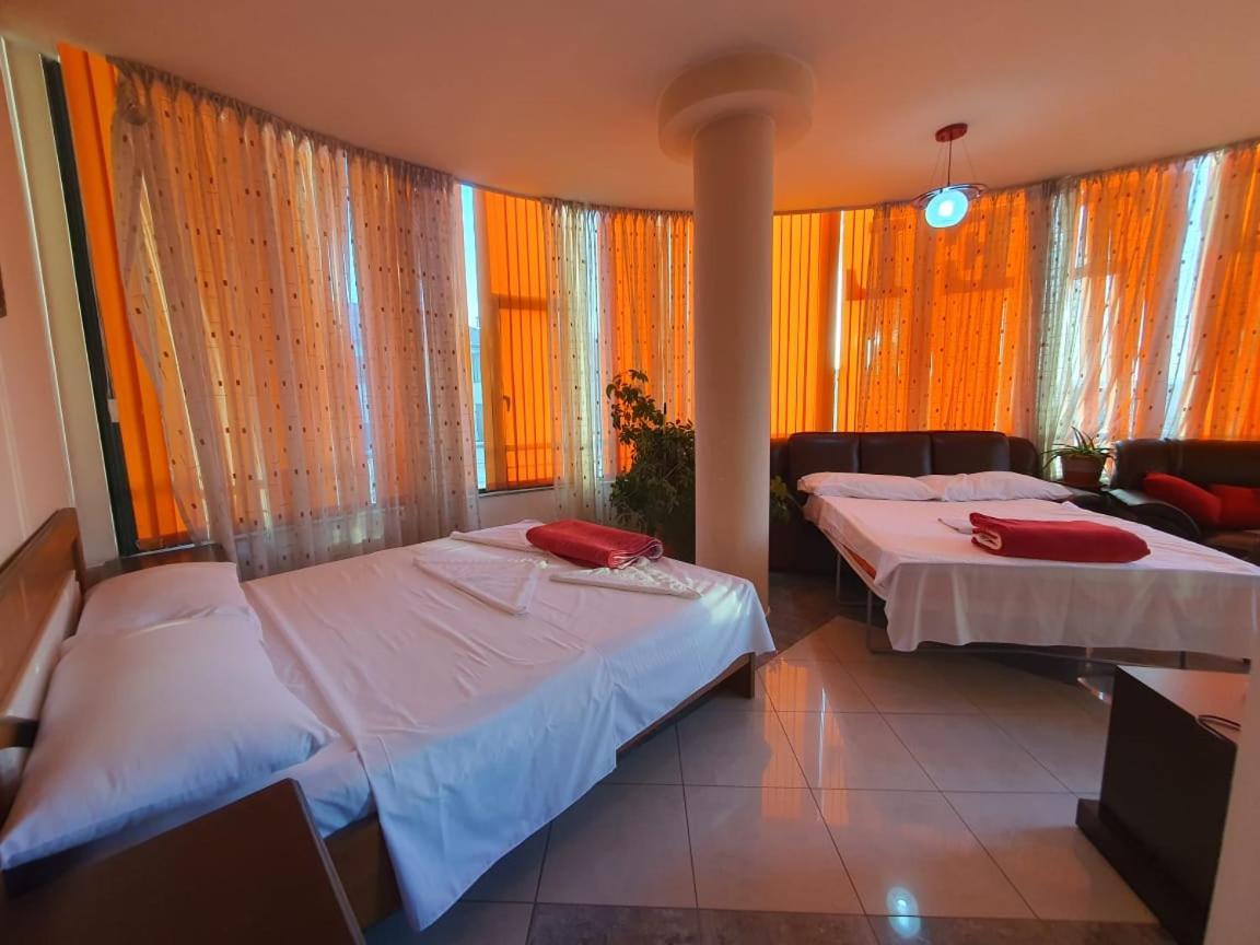 W Bush Square Hotel Fushe-Kruje