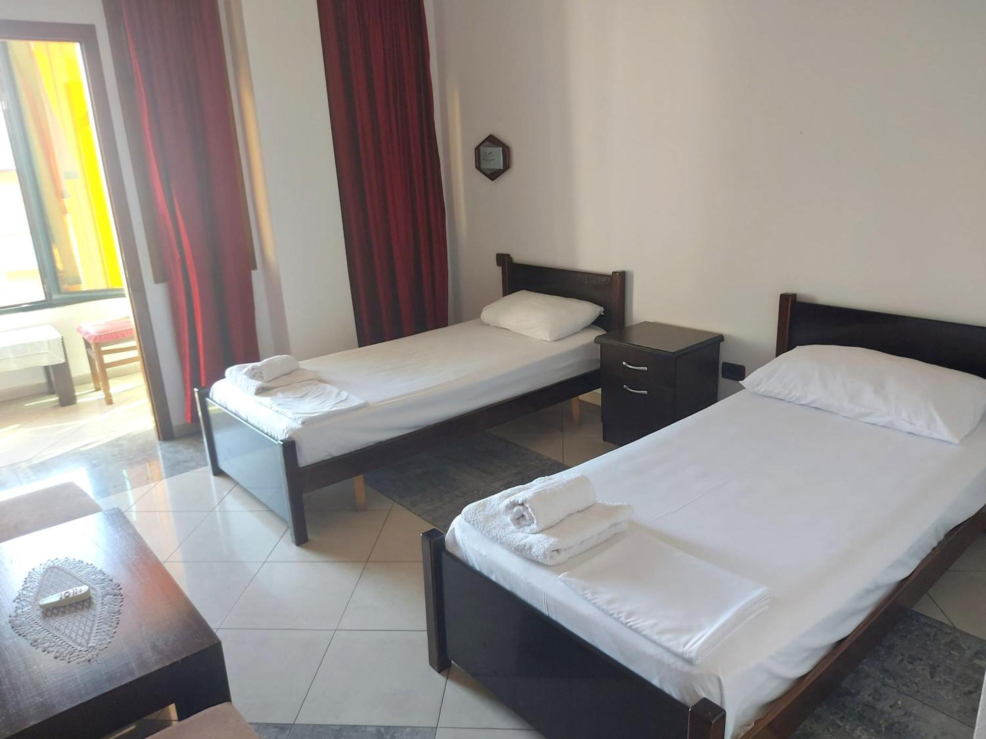 W Bush Square Hotel Fushe-Kruje